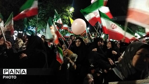 دختران نیشابوری در صف اول تجمعات-۲