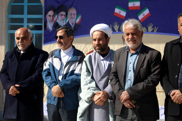 پیاده روی خانوادگی در روستای چاهکوتاه شهرستان بوشهر