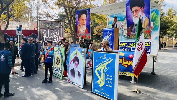 همبستگی نسل امروز با آرمان‌های انقلاب در راهپیمایی ۱۳ آبان باخرز
