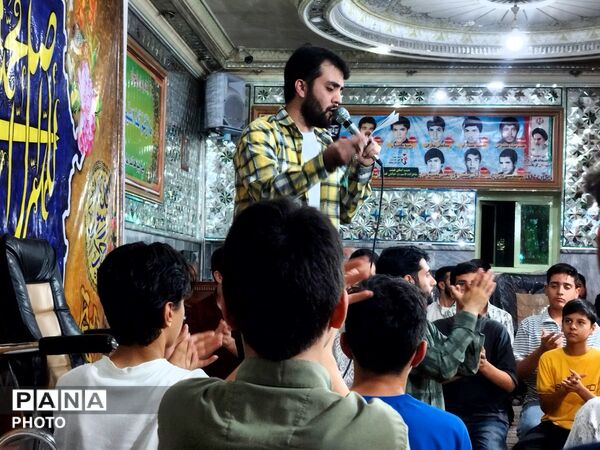 طنین جشن میلاد در مسجد فدائیان شاهزاده قاسم نیشابور