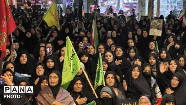 شهرستان کوهدشت هر شب خیابان هایش از مردم غیورش پر می شود