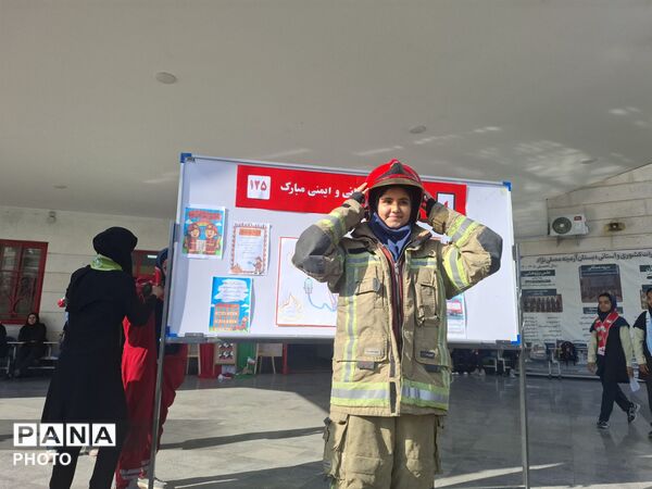 گرامیداشت روز آتش نشانی و ایمنی در مدرسه مصلی نژاد