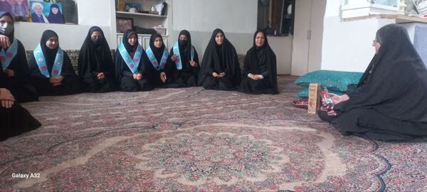 دیدار دانش آموزان آموزشگاه های شهید طاهری و عفاف شهر چنار با خانواده شهید شفیعی