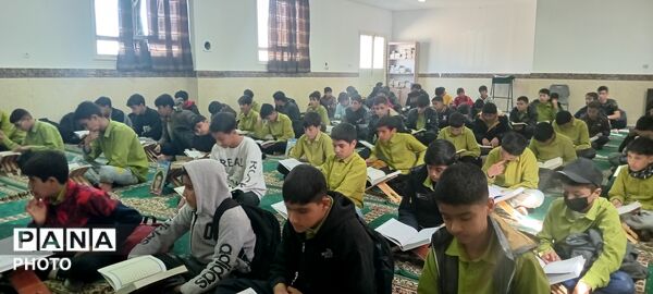 مدرسه شهید صادقی، میزبان دانش آموزان روزه دار در محفل نورانی قرآن