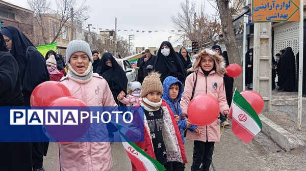 حاشیه نگاری حضور مردم شهر بن در راهپیمایی ۲۲ بهمن ۱۴۰۴