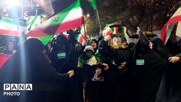 سرما در برابر آتش عشق دلها به رهبر چیزی نبود
