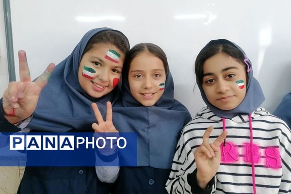 مدارس اسلامشهر یکصدا در جشن انقلاب 