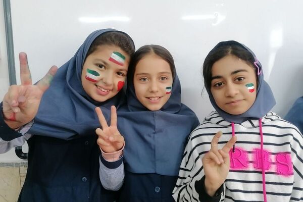 مدارس اسلامشهر یکصدا در جشن انقلاب 