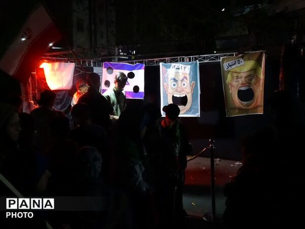  برپایی غرفه‌های نوجوانان در شب‌های راهپیمایی 
