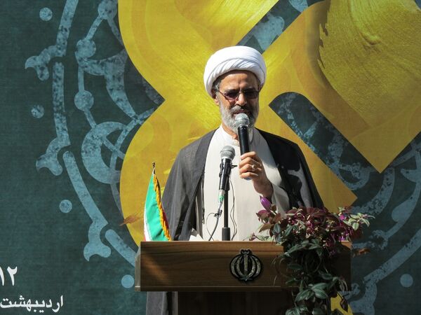 نواختن زنگ سپاس معلم در هنرستان محمودیه بجنورد