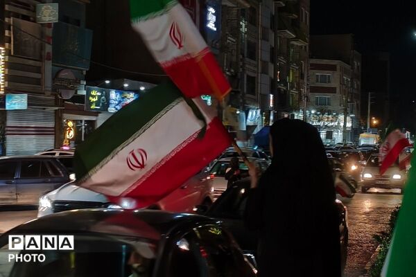 میدان هفت‌تیر بهارستان دو میزبان راهپیمایی شبانه مردم و فرهنگیان