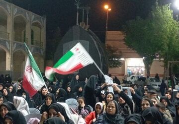 برگزاری مراسم چهلم رهبر شهید و دانش آموزان میناب، در سرچشمه زارچ