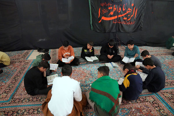 اعتکاف دانش‌آموزی در مسجد مقدس جمکران