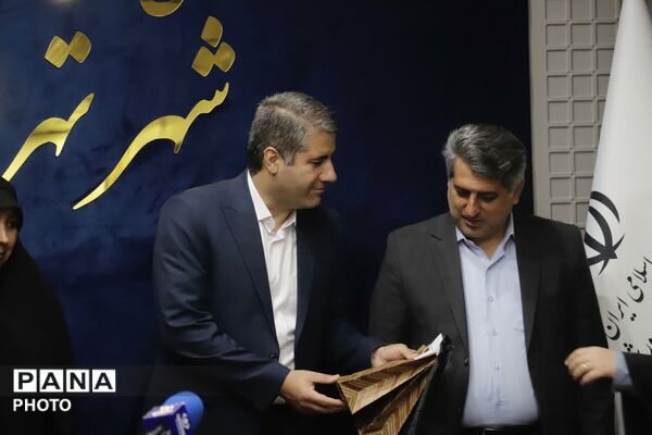 تجلیل مدیرکل آموزش و پرورش شهر تهران از مدیران سازمان دانش‌آموزی مناطق و مسئولان خبرگزاری پانا