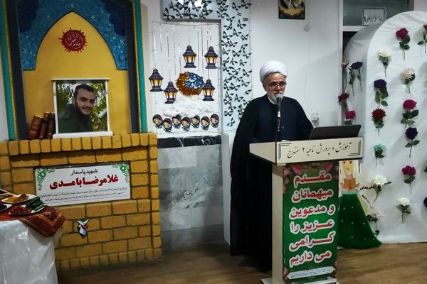 گرامیداشت اولین روزه دانش‌آموزان دبستان شهید بامدی