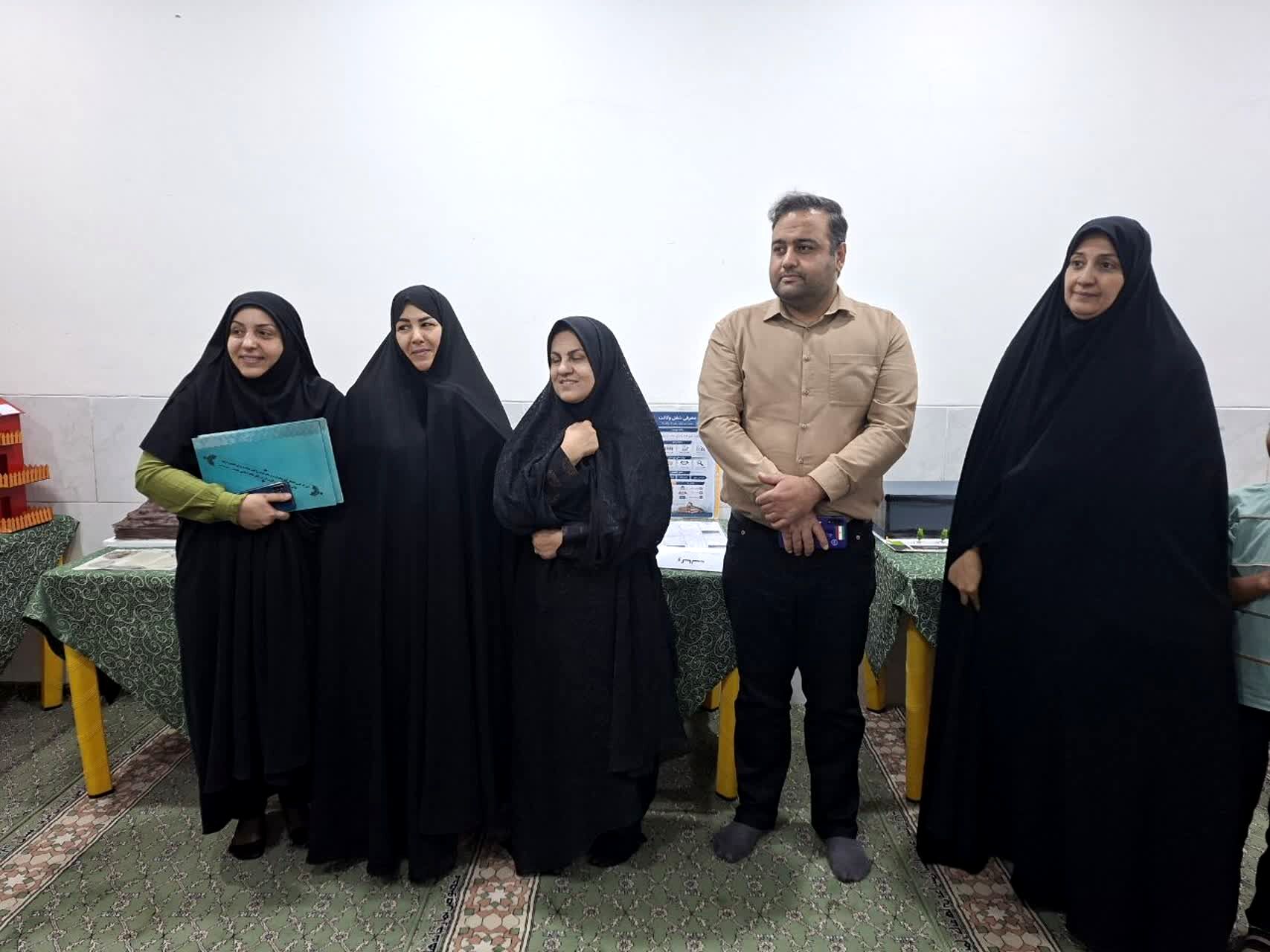 غرفه دبیرستان دخترانه شاهد طالقانی به‌مناسبت هفته مشاغل 