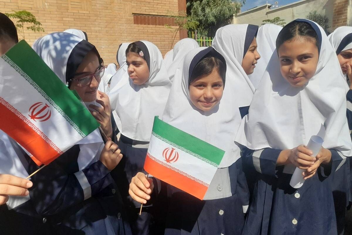 حضور نیروی انتظامی و فراجا در کلاس های درس دبستان حضرت مریم ۱