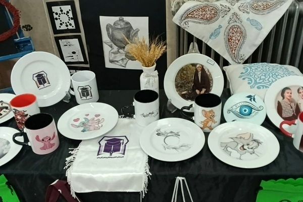 نمایشگاه دست‌سازه‌های خلاق در هنرستان تقوی‌پیشگان بهارستان۲