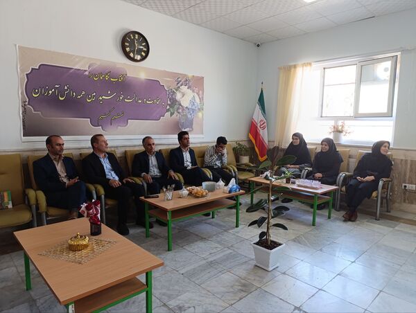 بازدید مسئولان آموزش و پرورش از مدارس سطح شهر سملقان به‌مناسبت هفته معلم