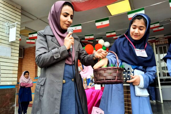  جشن نیمه شعبان در مدرسه مهرآیین ناحیه دو بهارستان