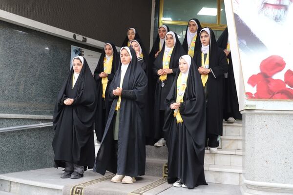 گرامیداشت هفته معلم با حضور دانش‌آموزان پیشتاز آذربایجان شرقی