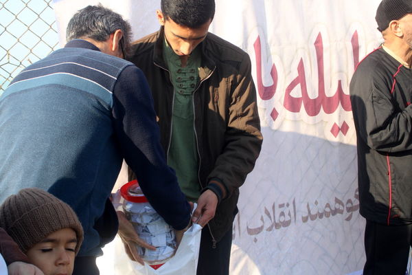 پیاده‌روی خانوادگی در روستای هلیله شهرستان بوشهر 