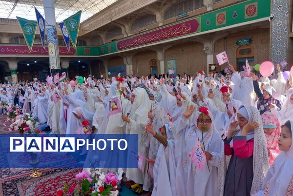 آیین تکلیف دختران دانش‌آموز قم در حرم حضرت معصومه(س)