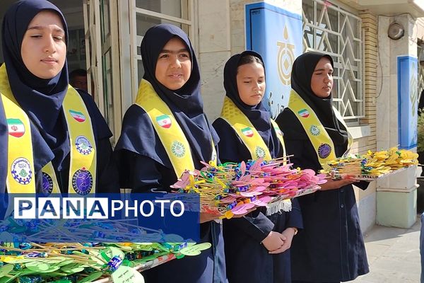 جشن ولادت حضرت زینب (س) و روز پرستار در دبیرستان مهر