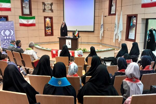 تقدیر از دانش‌آموز خبرنگاران فعال ناحیه 2 مشهد