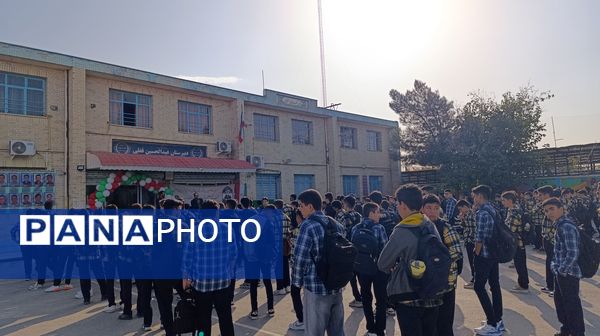 شروع سال تحصیلی در دبیرستان متوسطه اول عبدالحسین قفلی