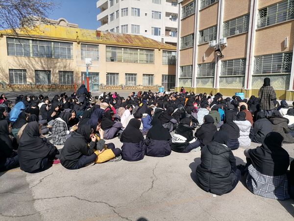 جشن نیمه شعبان  و دهه فجر در دبیرستان شهید  مرتضی مطهری (عترت) 