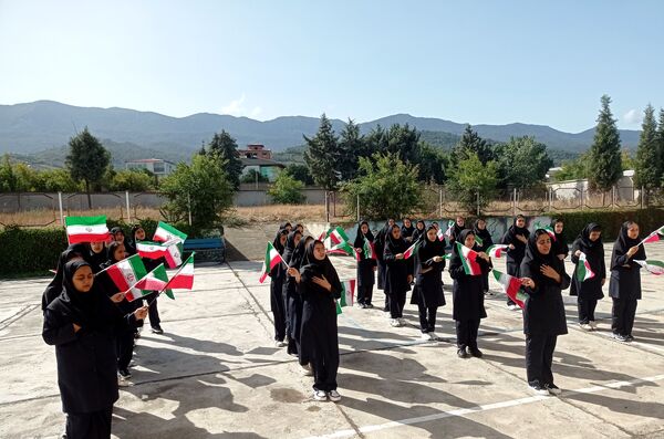 جشن جوانه‌ها در دبیرستان یاران امام 