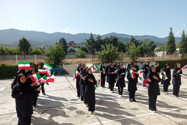 جشن جوانه‌ها در دبیرستان یاران امام 