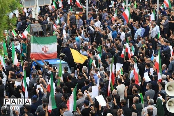 وداع حماسی دریادلان هرمزگان با فرمانده شهید علیرضا تنگسیری در بندرعباس