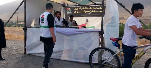موکب «عشاق الحسین(ع)» در مسیر پیاده‌روی جاماندگان اربعین شازند 