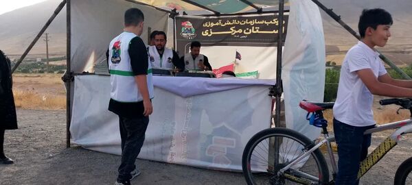 موکب «عشاق الحسین(ع)» در مسیر پیاده‌روی جاماندگان اربعین شازند 