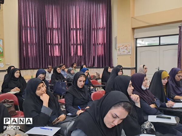 نخستین نشست هم‌اندیشی مراقبین سلامت منطقه ۱۰ تهرا‌ن در سال تحصیلی جدید