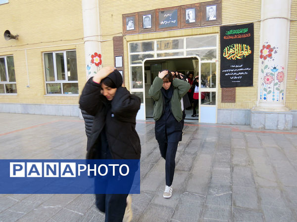 برگزاری مانور زلزله در هنرستان محمودیه شهرستان بجنورد 