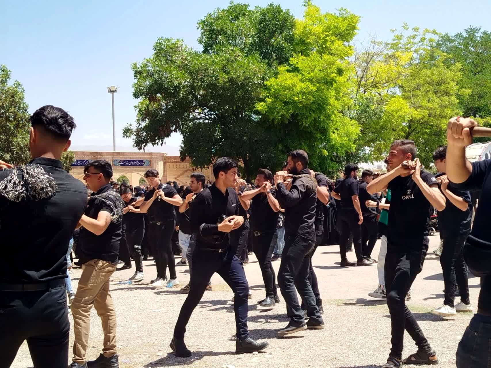 دسته عزاداری ظهر عاشورا در فاروج 
