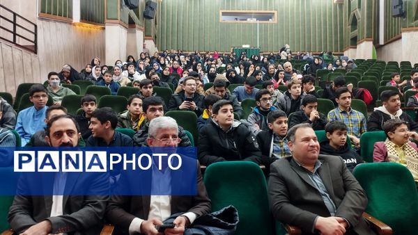 آیین تجلیل از دانش‌آموزان منتخب مسابقات قرآنی و فرهنگی 