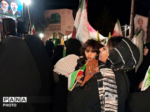 وحدت  رمز پیروزی مقابل دشمن 