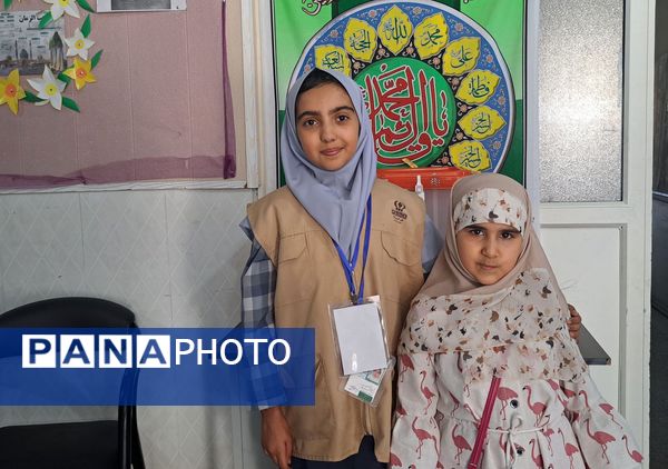 مردم‌ مشهد مثل همیشه با شور و نشاط آمدند تا ایران را بسازند