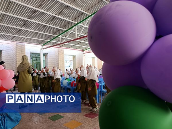 شکوفه‌های دانایی در مدرسه شاهد حاجی‌آباد