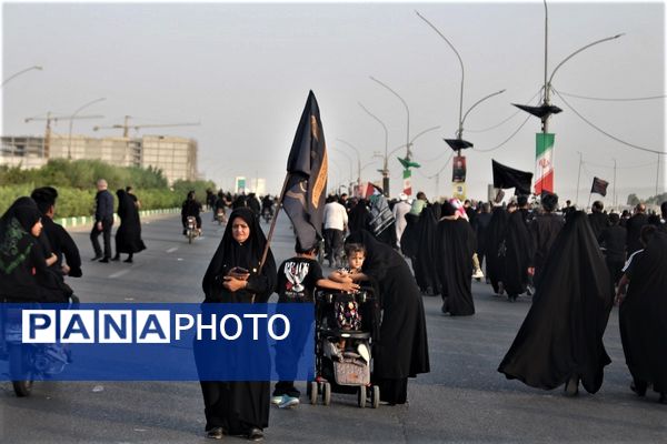 آیین پیاده‌روی اربعین حسینی در بلوار پیامبر اعظم(ص) قم