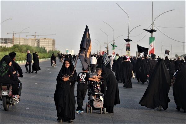 آیین پیاده‌روی اربعین حسینی در بلوار پیامبر اعظم(ص) قم