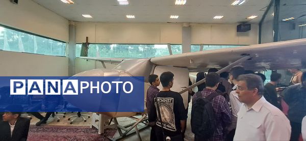 بازدید دانش‌آموزان مدرسه شهدای مدافع حرم از نمایشگاه کارنمای تحول هنرستان‌های شهر تهران