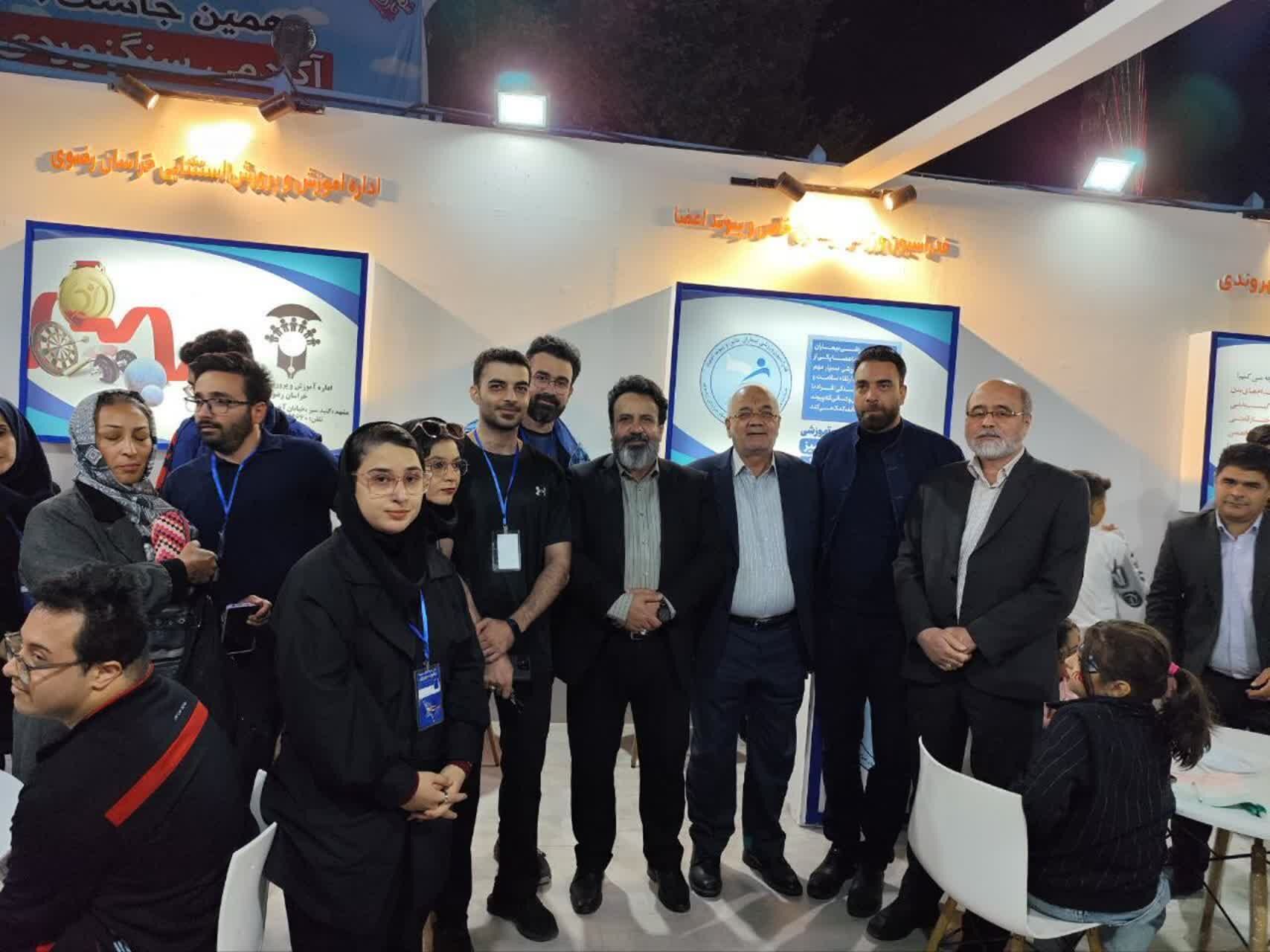 بازدید رئیس شورای شهر و معاون فرهنگی و اجتماعی شهرداری مشهد مقدس از غرفه منطقه ۱۰ در جشنواره خانواده ورزش 