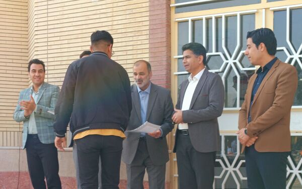 تجلیل از فرماندهان میدان ۱۴۰۲ دبیرستان نمونه آیت الله خامنه‌ای کاشمر 