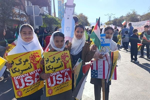 جوشش حماسه در گام های کوچک دانش آموزان امروز سفیران فردا