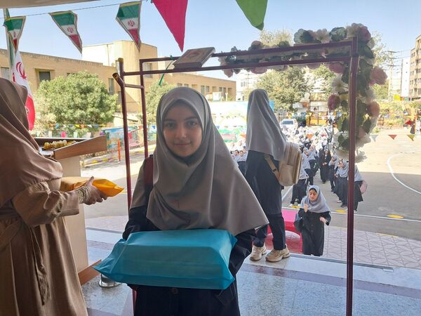 جشن جوانه‌ها در دبیرستان هیات امنایی حضرت معصومه(س) ناحیه 4 کرج 
